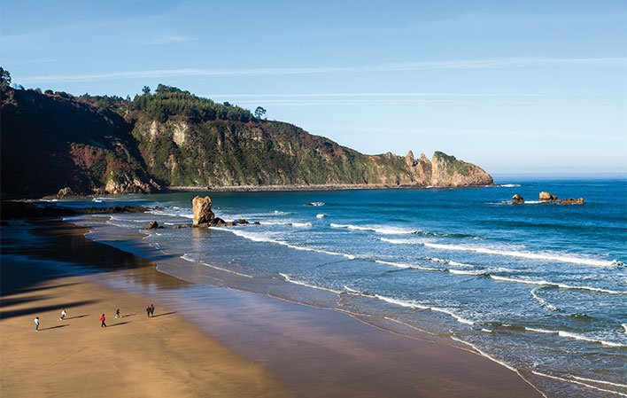 Playa de muros de Nalon. vista de la costa