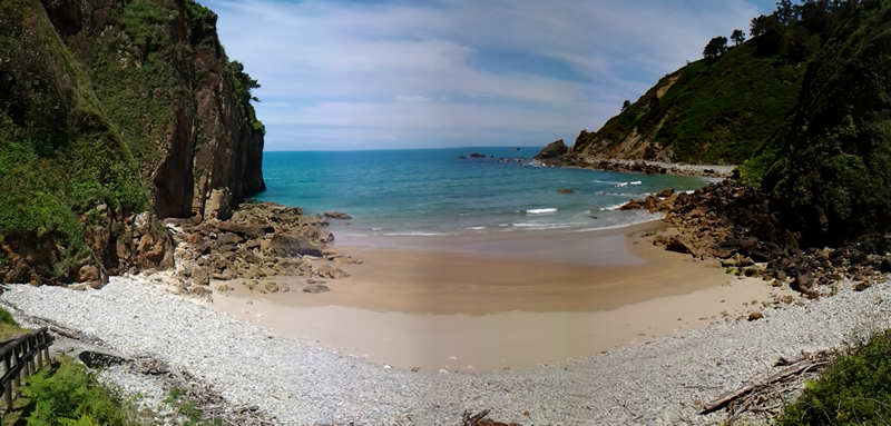 Playa de muros de nalon vista desde atrás