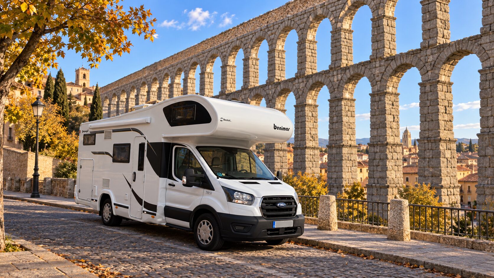 Imagen ilustrativa: autocaravana Benimar junto al acueducto de Segovia